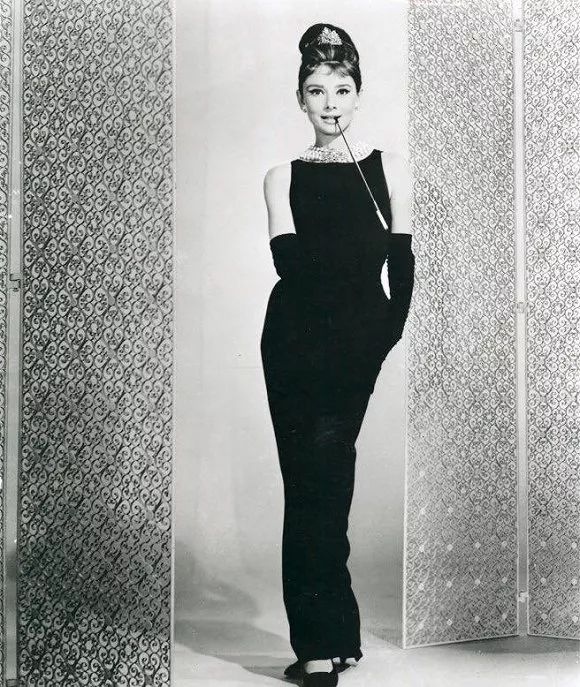 奥黛丽·赫本的经典黑裙