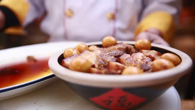 顺德名菜四杯鸡的酱汁用来卤猪肉,鹌鹑蛋和豆腐,味道居然如此相搭!