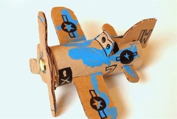 卫生纸卷筒和瓦楞纸 手工制作小飞机模型