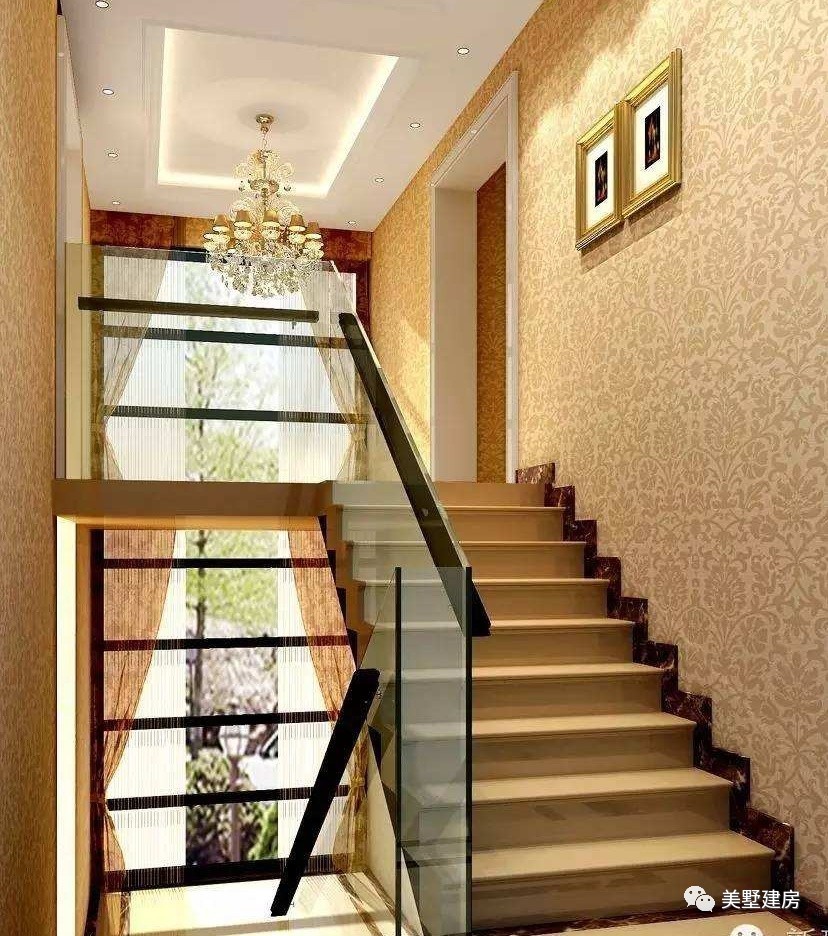 平行双跑楼梯是最常见的一种款式,它的价格低,施工简单,还能节约面积