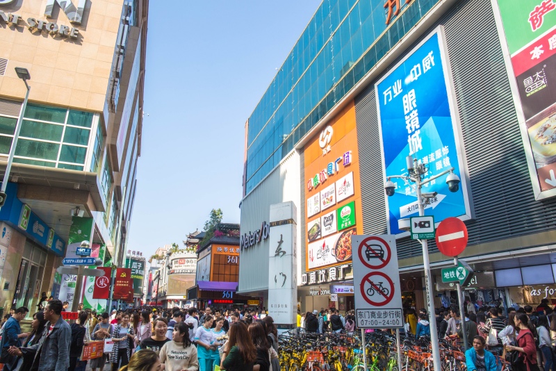 深圳东门町小吃街：大杂烩风味，所有美食来自全国各地