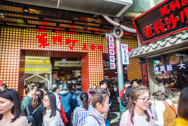 深圳东门町小吃街：大杂烩风味，所有美食来自全国各地