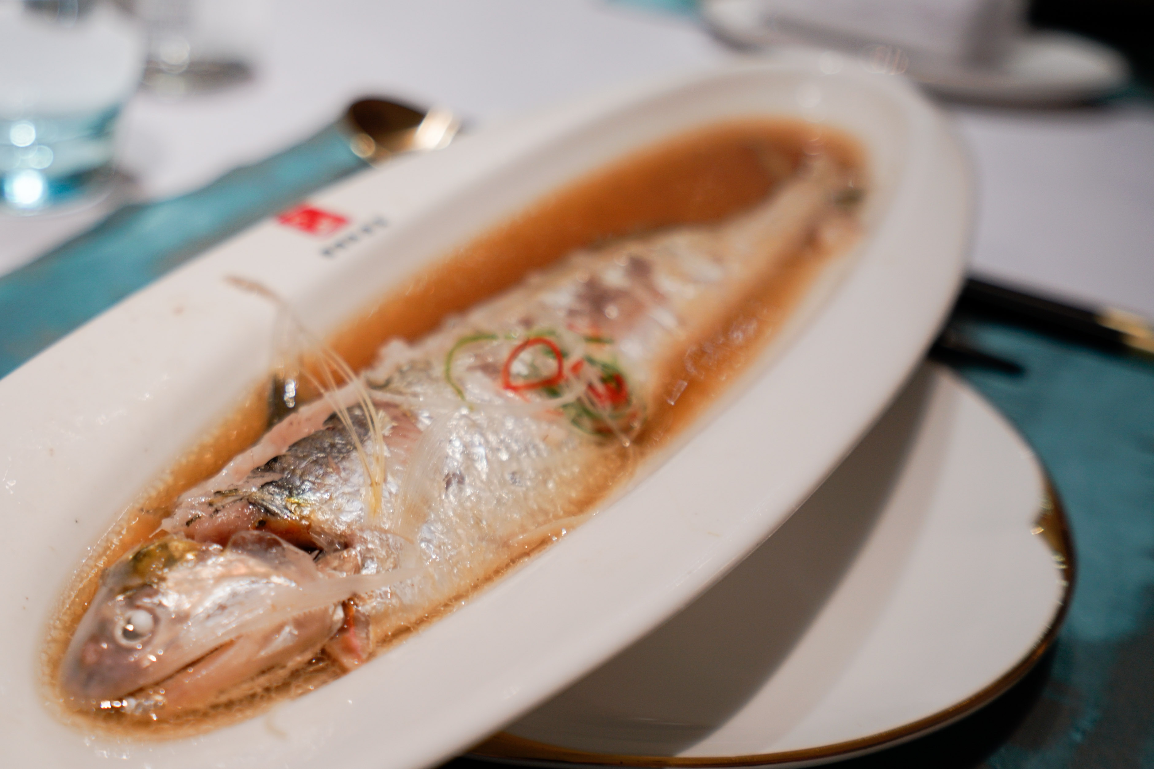 长江刀鱼上市了!在上海这家崇明私房菜馆吃一回人均2000的刀鱼宴