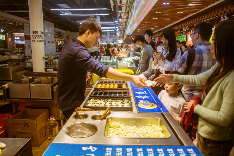 深圳东门町小吃街：大杂烩风味，所有美食来自全国各地