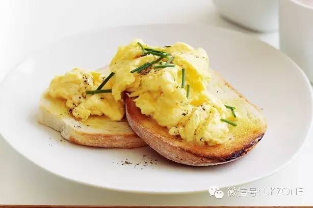 周六厨房 英式scrambled eggs和中式炒蛋,区别不只在于黄油