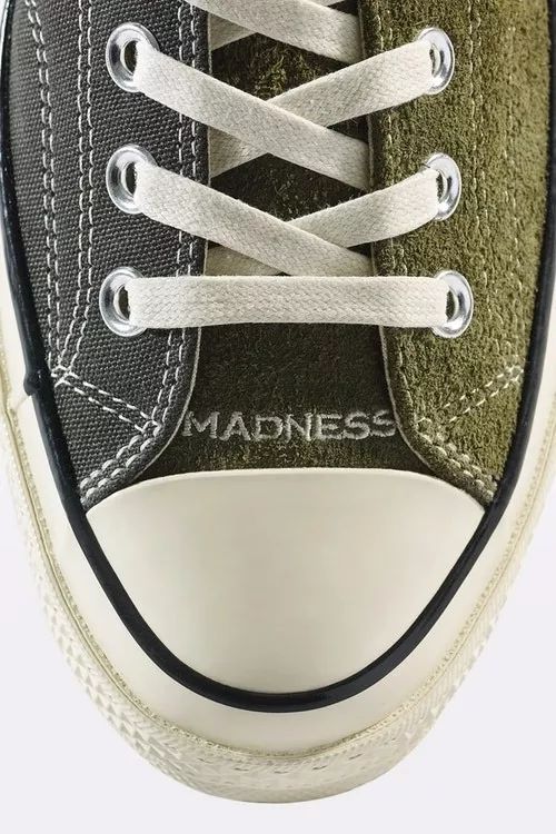 阿乐粉丝怎能错过这双MADNESSxConverseChuckTaylo