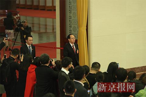 陈鹏 沙雪良)今日上午,国家体育总局局长苟仲文在全国两会"部长通道"