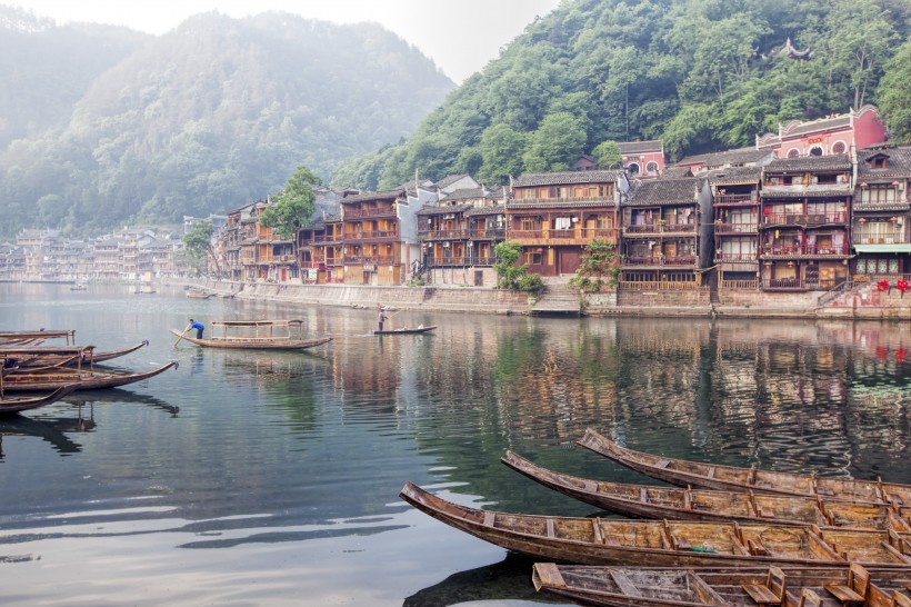 "北平遥,南凤凰"之美誉,湖南湘西凤凰古城风景图片