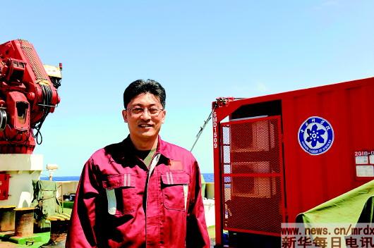 3月17日,中国"科学"号科考船麦哲伦海山科考航次首席科学家徐奎栋在船