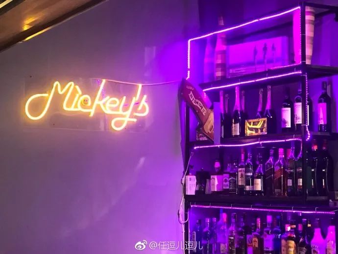 深夜去酒吧该怎么穿搭_酒吧营销新人该怎么做