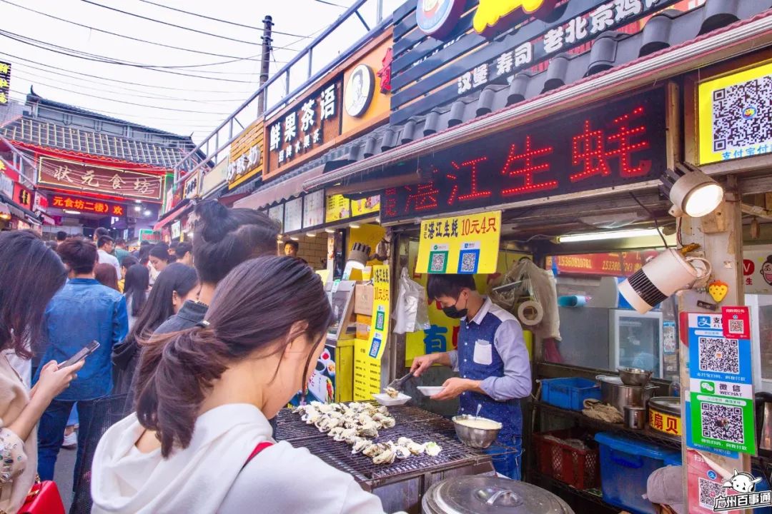 而且向来不止一份!这家生蚝似乎成了他穿梭在大学城必不可少的理由!