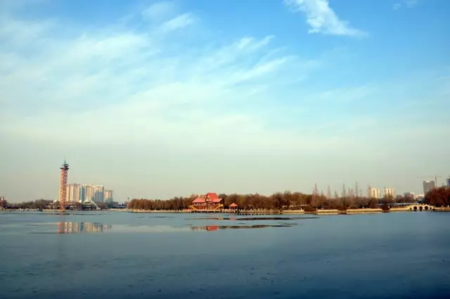 未央湖位于西安北郊未央湖旅游度假区,水域面积480亩,是西北地区较大