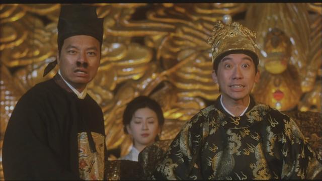 1996年参演《大内密探零零发》,饰演emperor皇帝. 苑琼丹