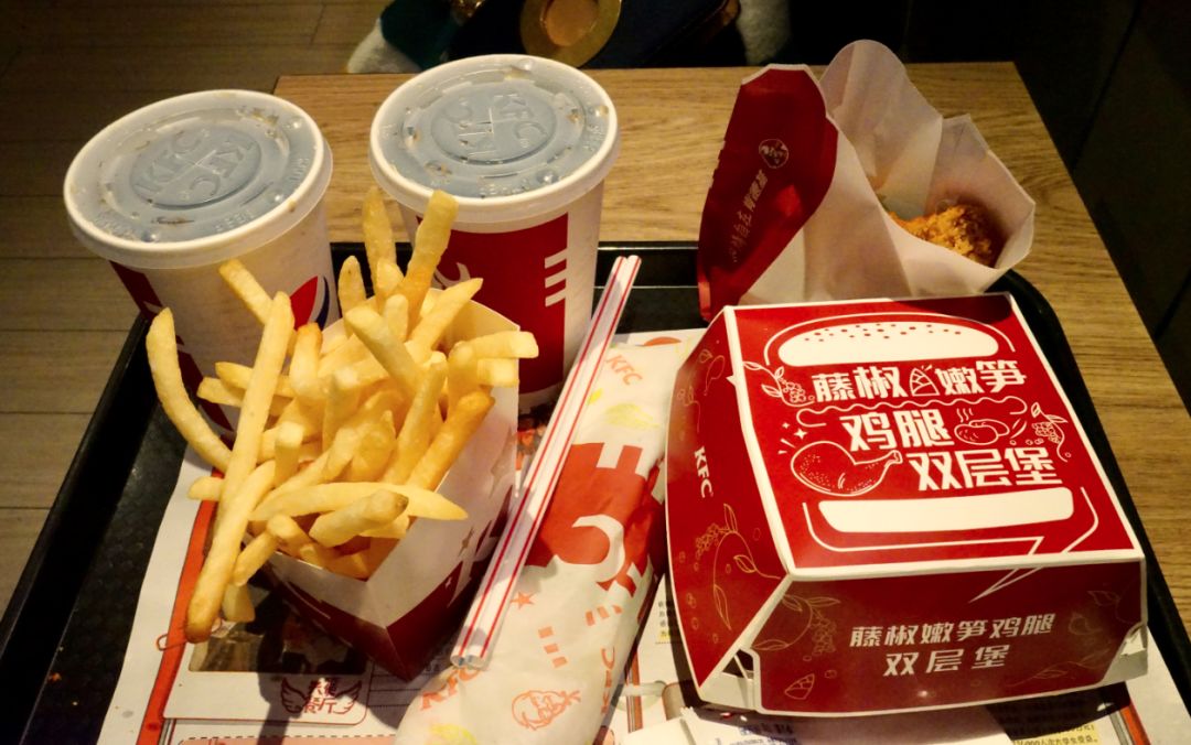 kfc推出"螺蛳粉"汉堡?杭州门店都有卖!味道么,emmm.