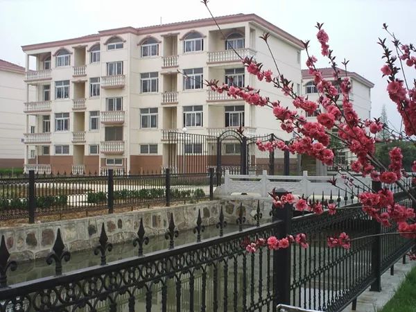 学生公寓 常州市北郊高级中学 常州市北郊中学创建于1974年,李一氓