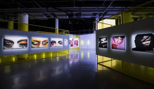 "dior, the art of color"艺术展览视觉艺术作品展示