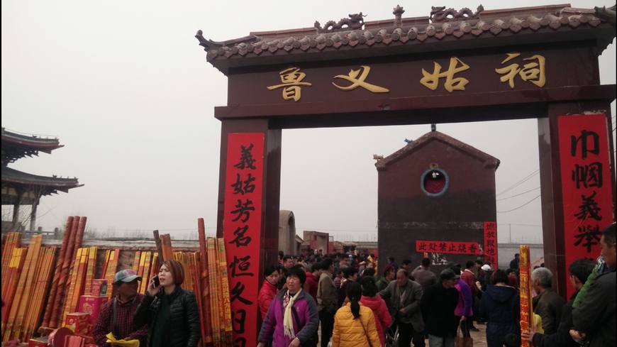 鲁西传统庙会今日迎来客流高峰万人聚集鲁义姑祠拜祭女神