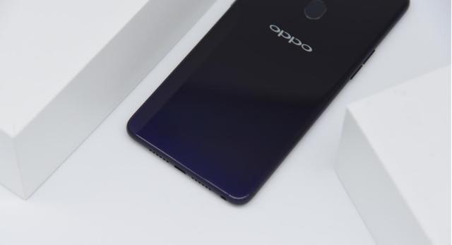 光线折射下的渐变之美 oppo r15星空紫引领时尚潮流