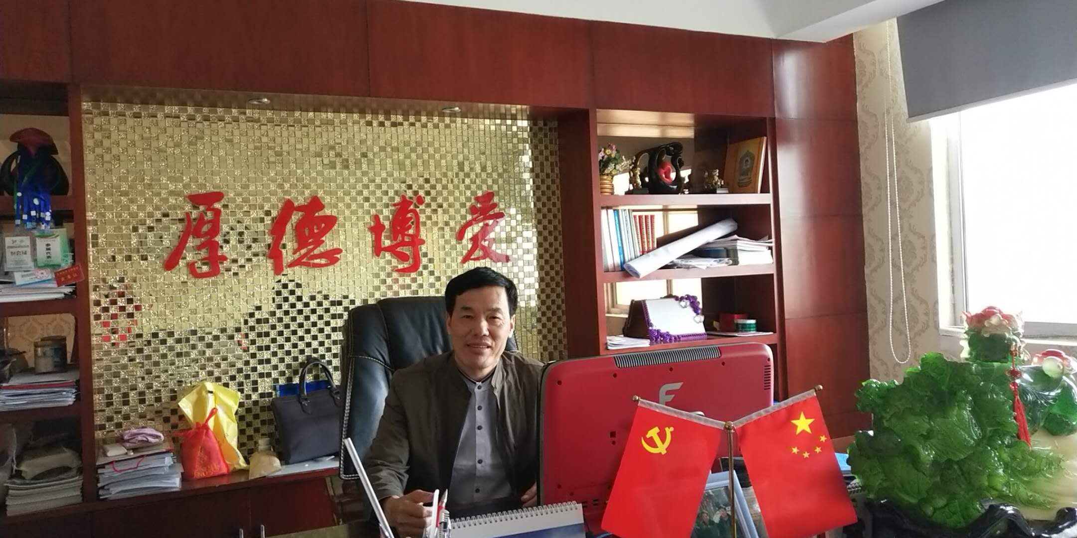 接受采访中的桃源县富硒产业协会会长,兴隆米业集团董事长刘兴海