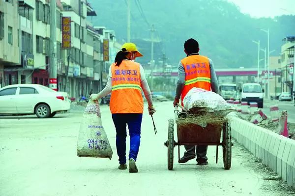 惠州这对环卫"夫妻档",他们是这样"秀恩爱"的