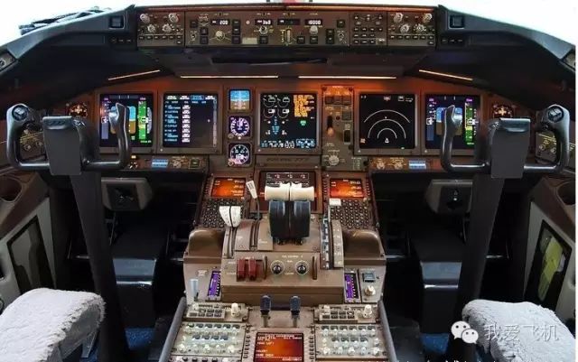 飞机驾驶舱为什么全是英文而没有中文或其它语言？