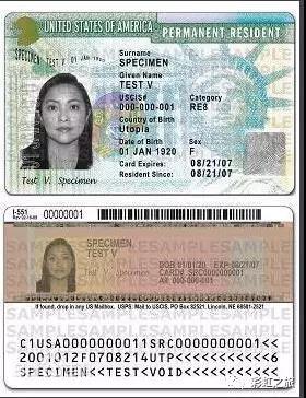绿卡是外国人在美国的永久居留证,有了这张卡片就基本上具备了美国