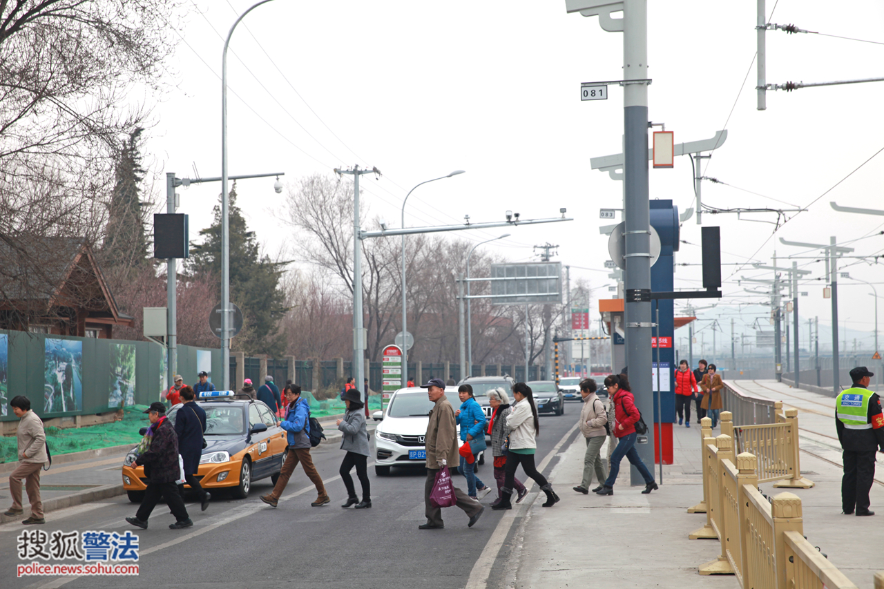 南路车辆绕行道路条件差,建议前往金山陵园,西山骨灰林车辆绕行闵庄路