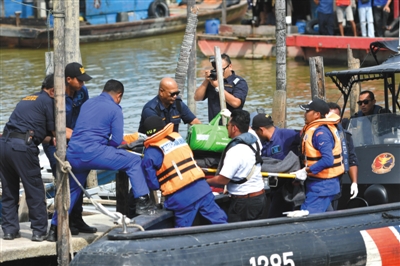 两名中国船员马来西亚获救