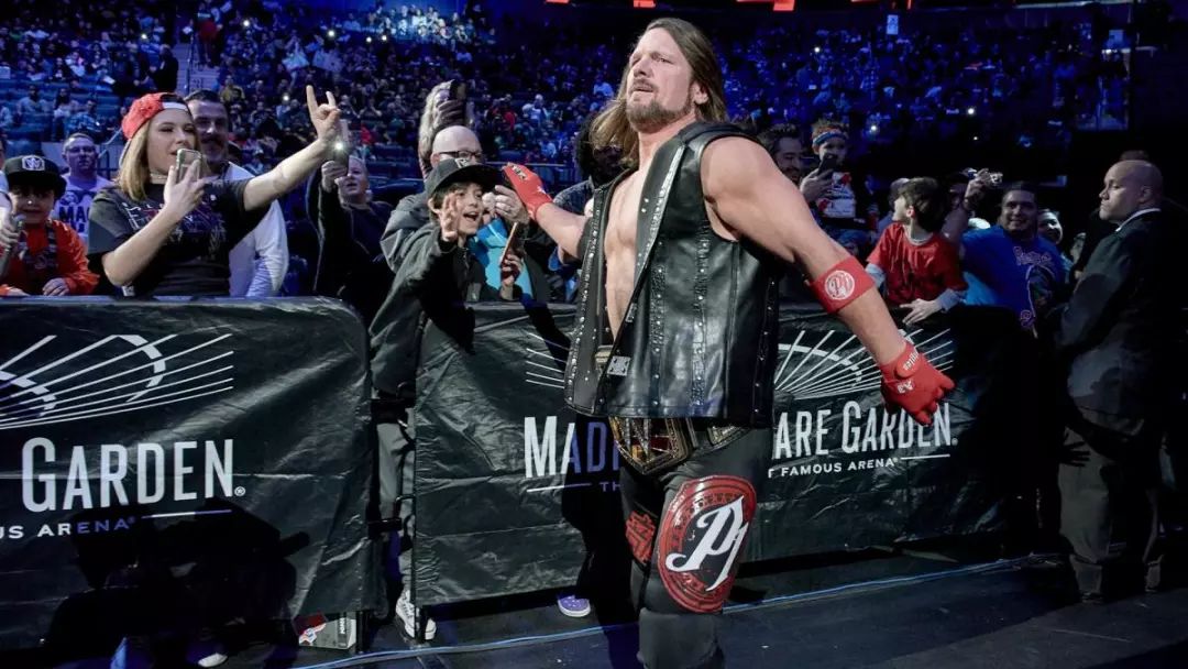 WWE明星们在纽约麦迪逊花园广场后台扮酷、卖萌、撒狗粮……