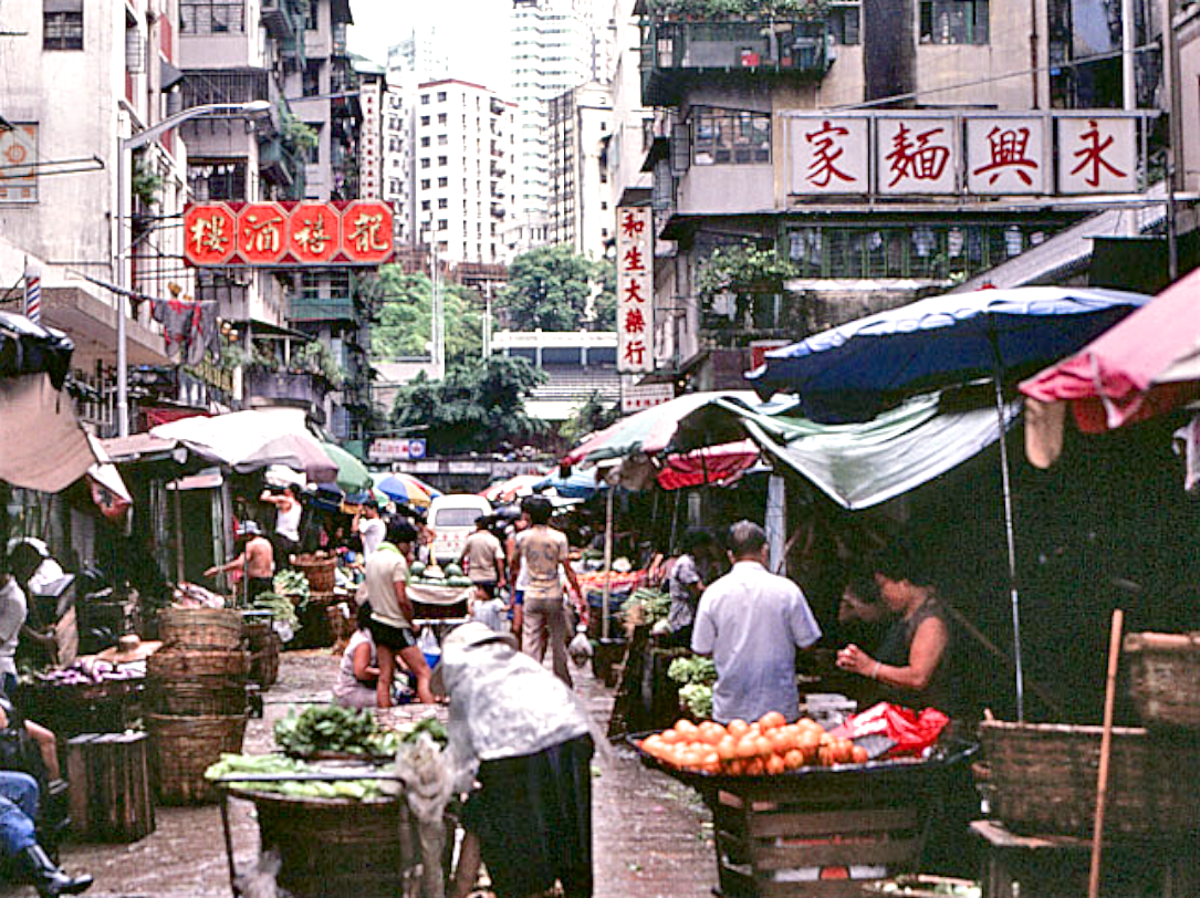 加多近街(cadogan street)是香港港岛西环的一条可