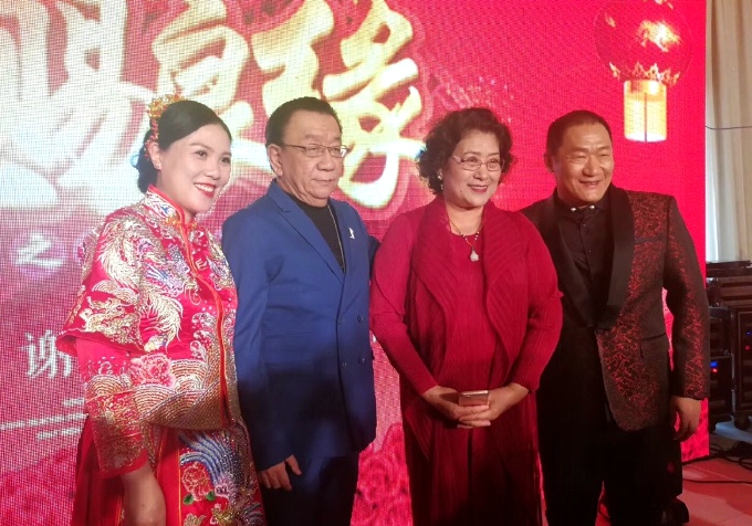 谢东大婚举行回门宴,传说中的"哥哥"侯耀华终于到场祝贺