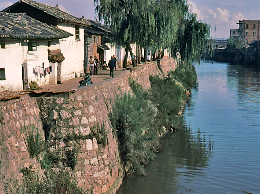 老照片悠闲的慢节奏生活昆明街拍1983年