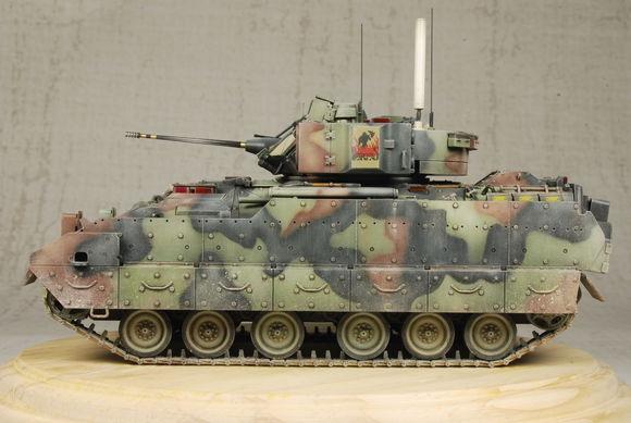 美国——m2a2"布雷德利"步兵战车(田宫)模型