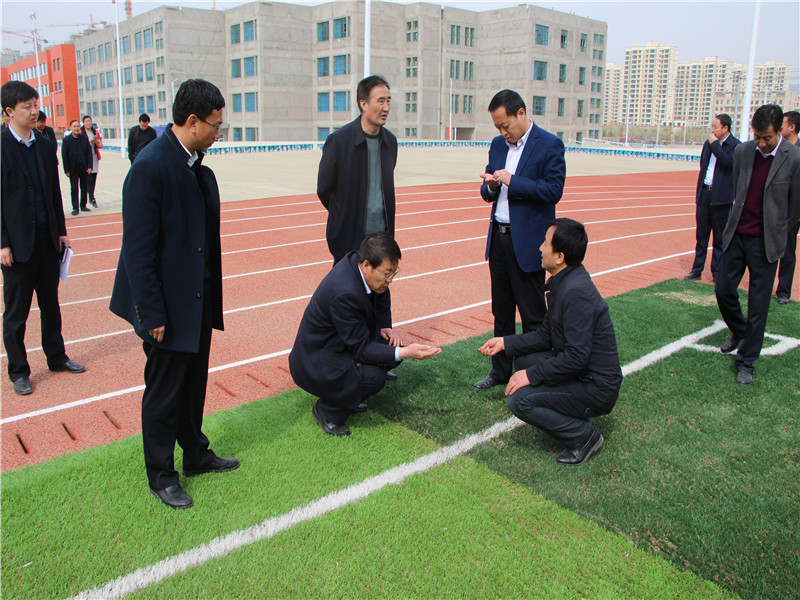 庄浪县政府领导莅临庄浪县思源实验学校检查校园建设