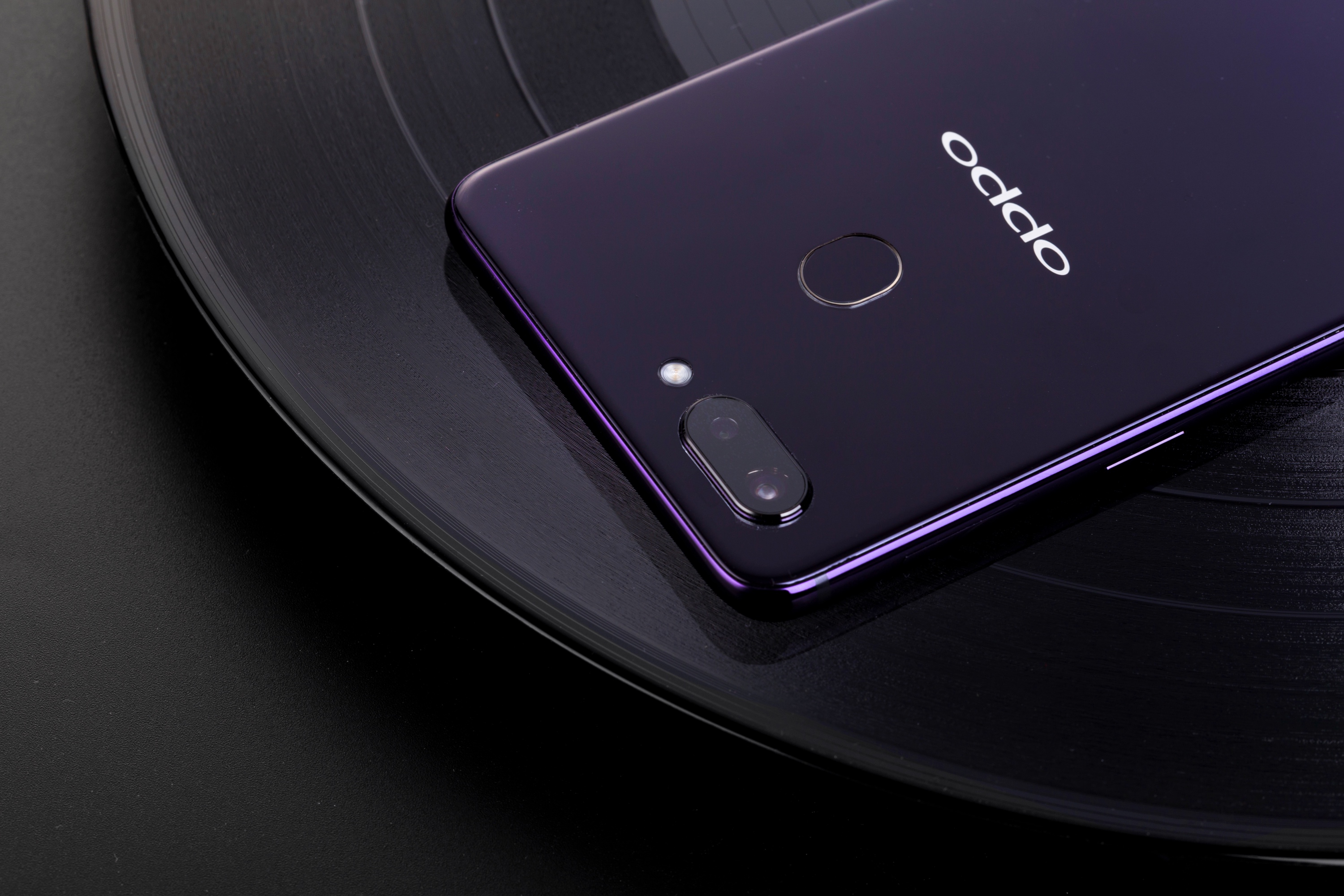 oppo r15星空紫图赏:时尚高颜值又不输性能