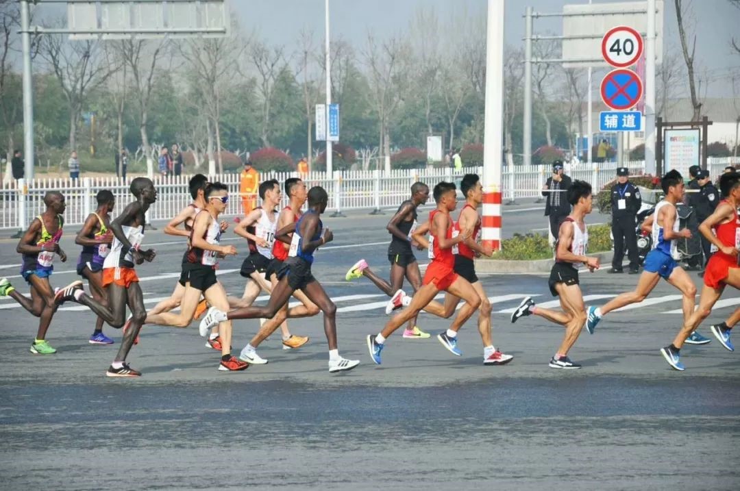 其它 正文  力与美是徐州的马拉松精神,经济为力,生态为美,国际范儿