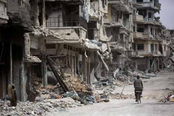 图为毁于的叙利亚城市