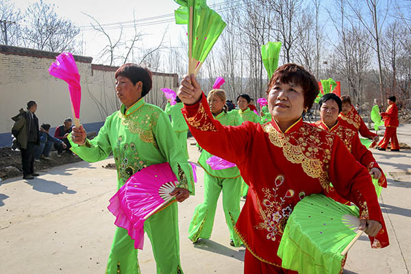 2018年3月25日,宋家堂村文化活动广场上,该村举办了秧歌,广场舞文艺