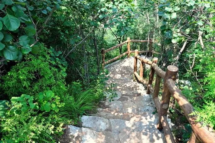 自然与人文并存九龙山登山步道