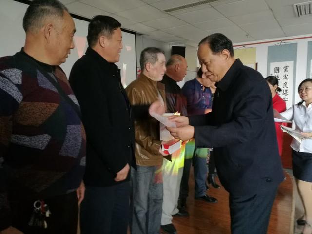 市政协原副主席鞠法昌,潍坊市慈善总会常务副会长马全海,顾问王怀仁