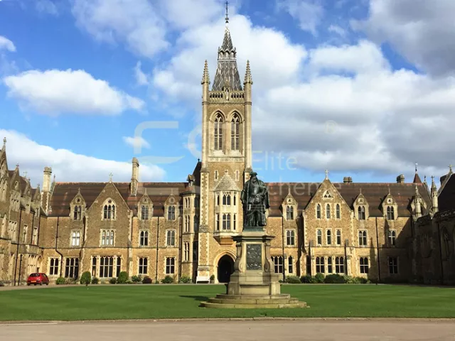 跟随英国前首相的脚步,走进这所拥有"全英最美校园"之称的切特豪斯公