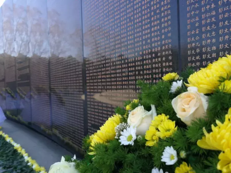 纪念广场中的烈士英名墙