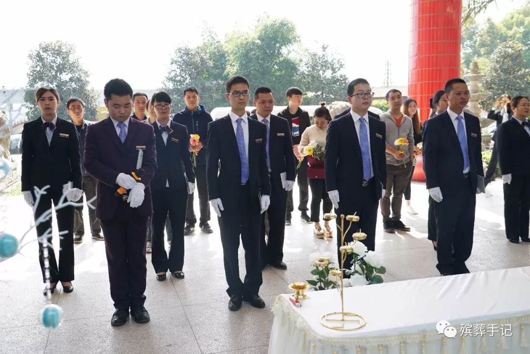 清明节石桥铺殡仪馆够花哨