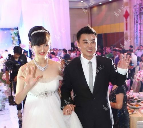 2013年6月29日,长春,王皓长春举行盛大婚礼,乒坛名将潇洒帅气迎取演员