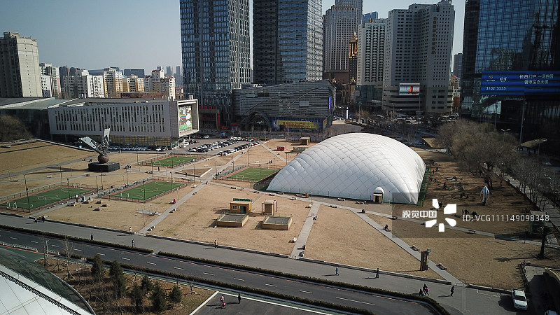 航拍沈阳五里河足球场 巨型足球气膜馆犹如"大抱枕"