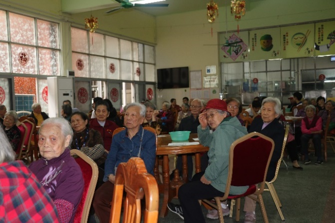 情系雷锋月，广州市天河中学学子走出校园献爱心