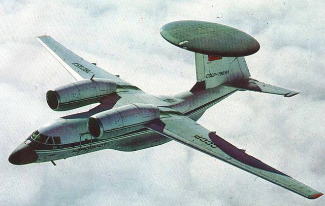像安-72这种设计风格的运输机,美国波音公司的yc-14运输机也很像.