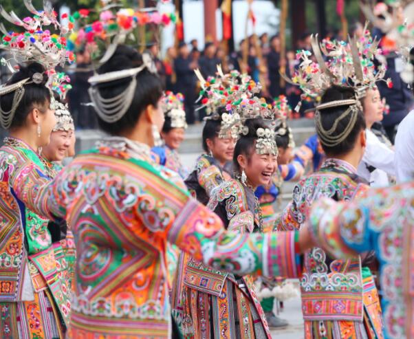 贵州人口与民族_贵州民族大学(2)