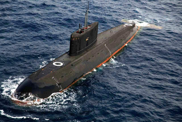 作为我国海军最先进的常规潜艇实验艇吨位高达6628吨,是我国以及全