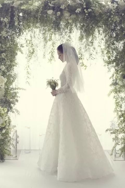 520米长的婚纱_世界最长婚纱拖尾长达8095.4米创下吉尼斯世界纪录